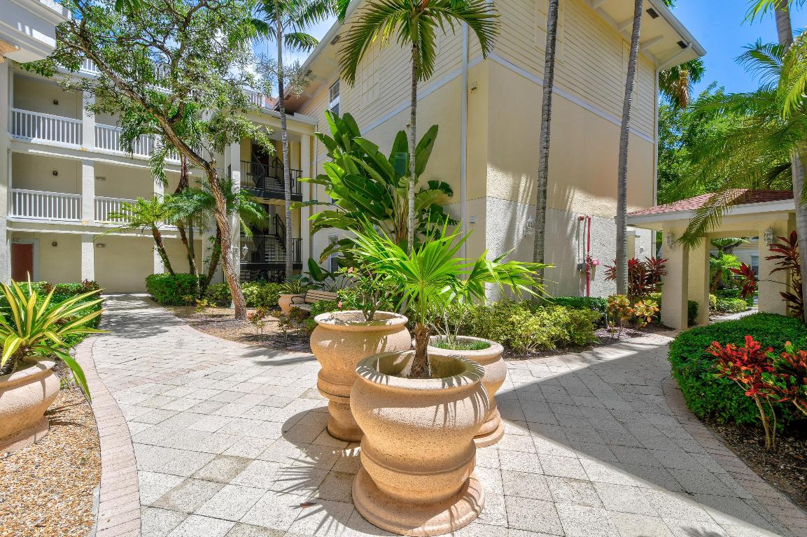 SOMERSET AT ABACOA CONDO - Residential