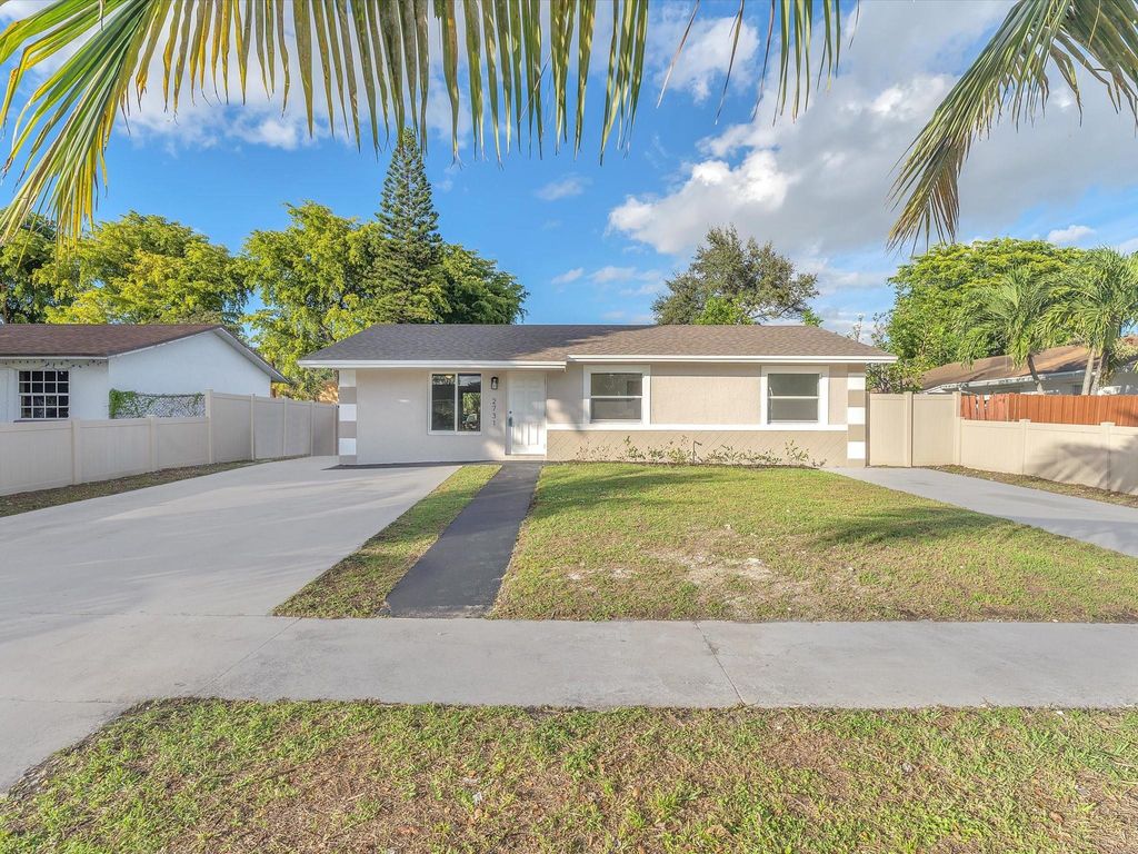 Photo of 2731 NW 9th St, Pompano Beach, FL 33069 (MLS # F10538940)