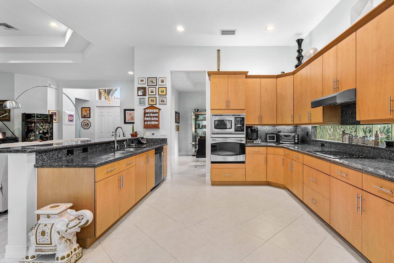 7208 Corning Circle