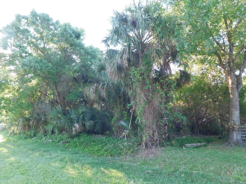 Photo of 8401 Kenwood Road, Fort Pierce, FL 34951 (MLS # B26005808)