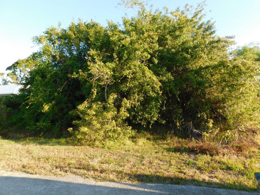 Photo of 8401 Kenwood Road, Fort Pierce, FL 34951 (MLS # B26005808)