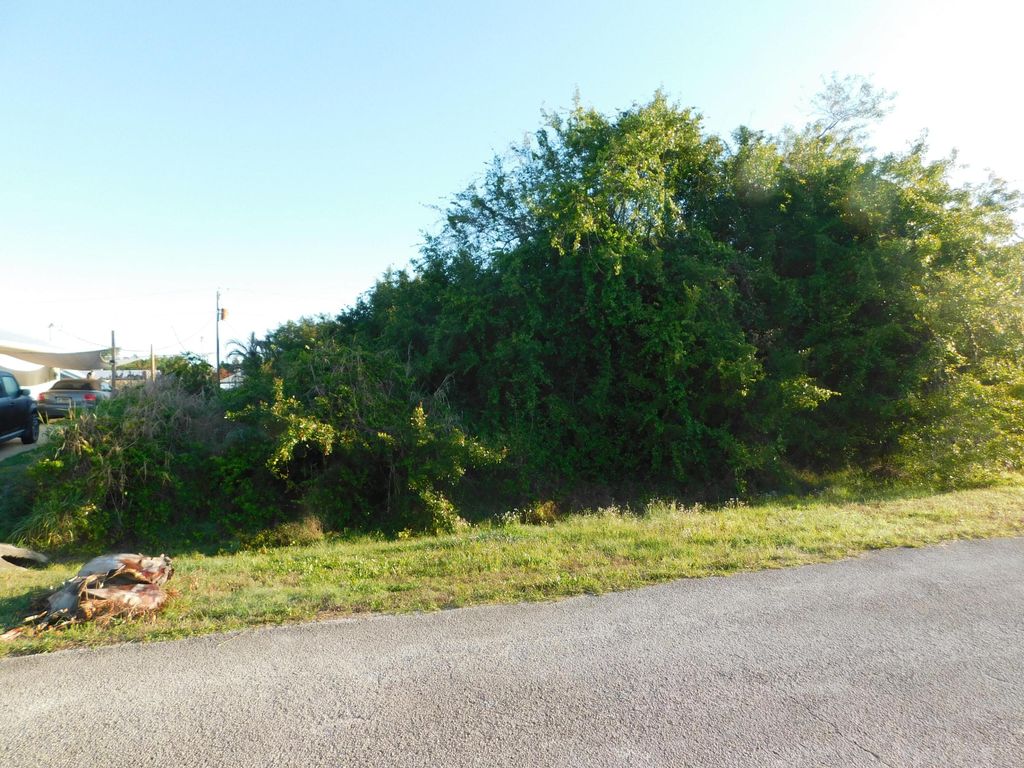 Photo of 8401 Kenwood Road, Fort Pierce, FL 34951 (MLS # B26005808)