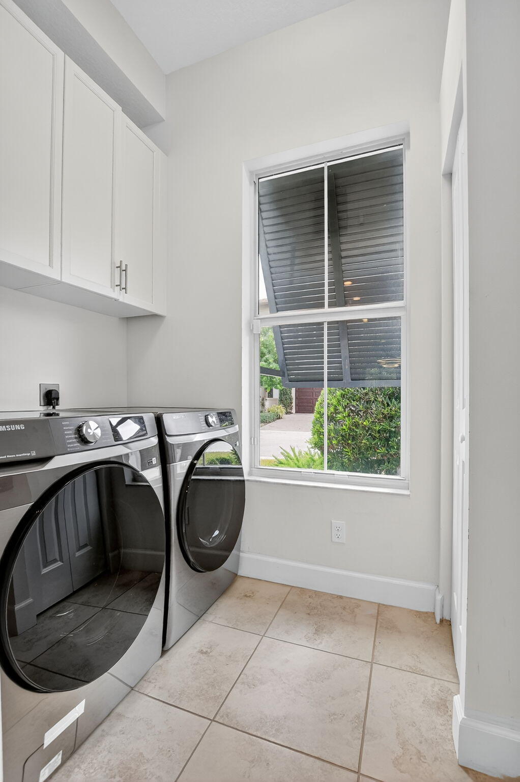 POINTE 100 CONDO - Residential Lease