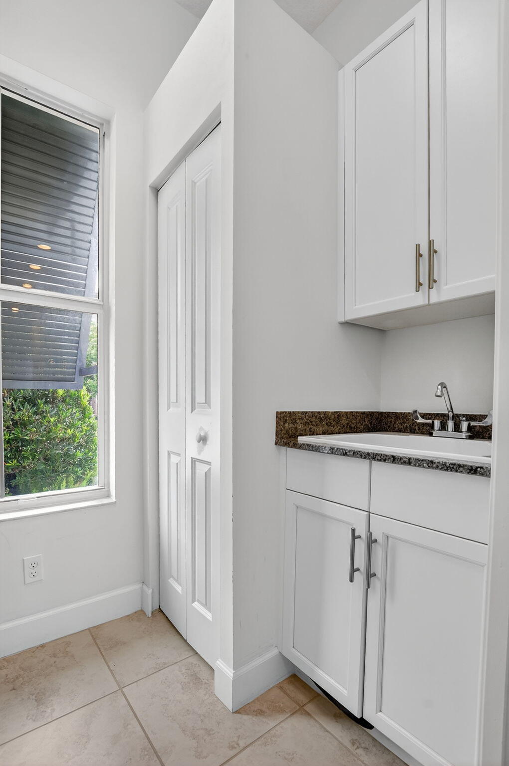 POINTE 100 CONDO - Residential Lease