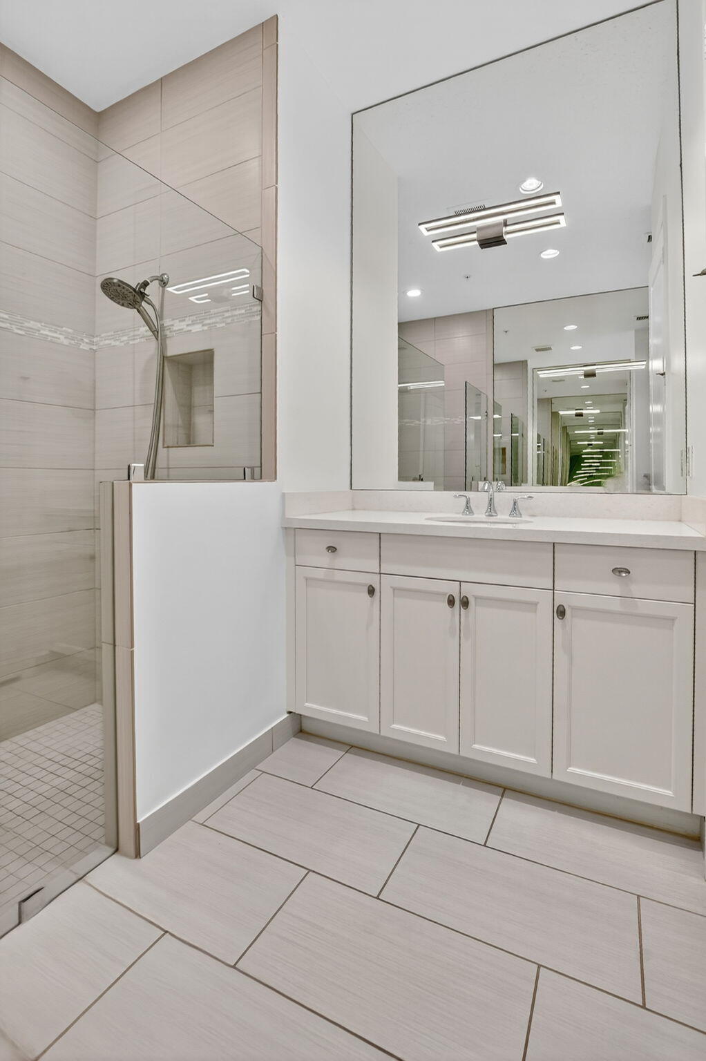 POINTE 100 CONDO - Residential Lease