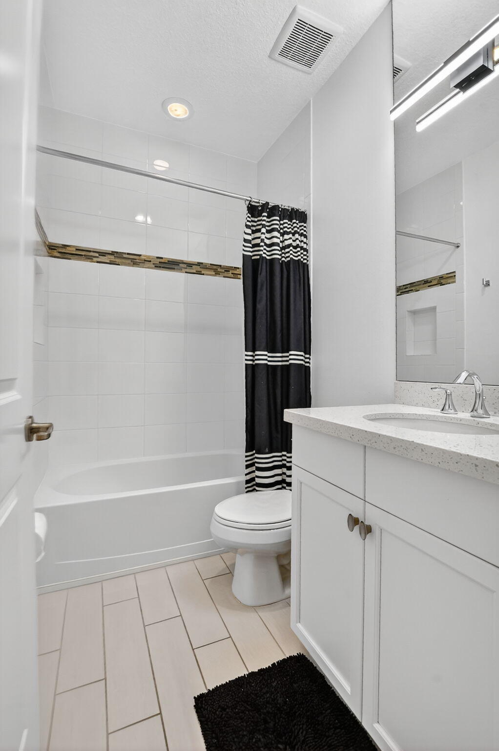 POINTE 100 CONDO - Residential Lease