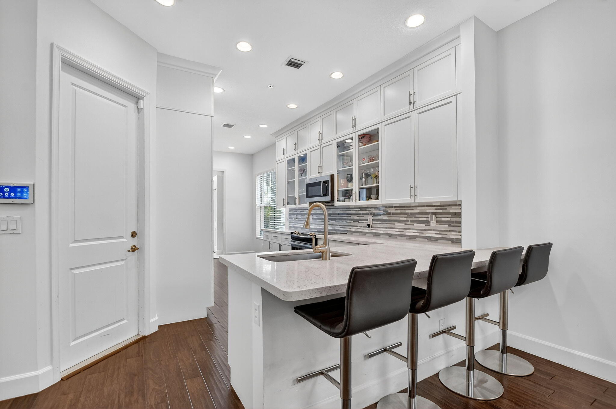 POINTE 100 CONDO - Residential Lease