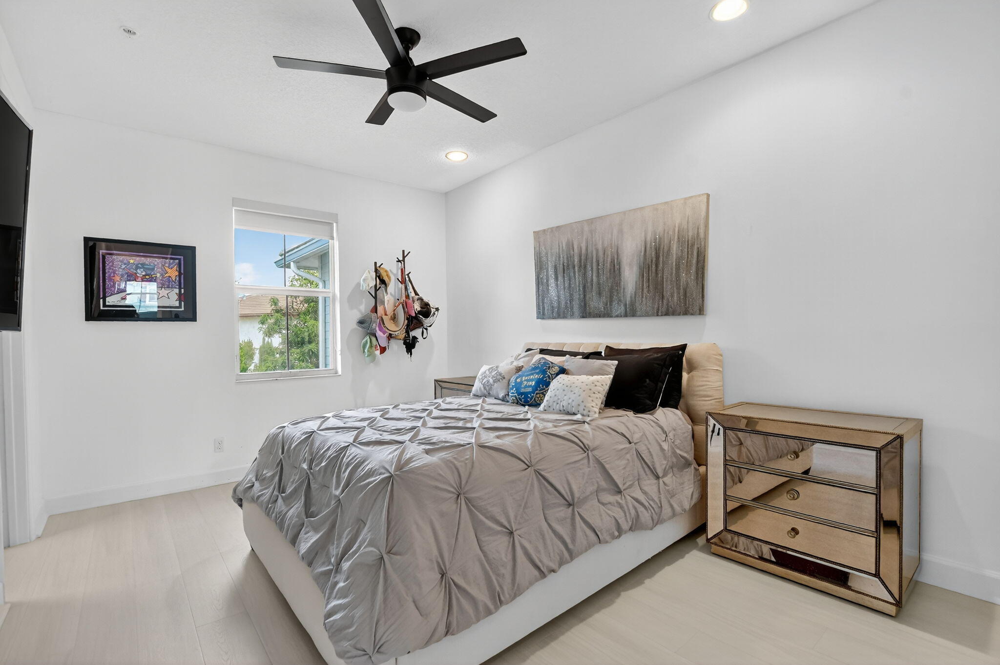 POINTE 100 CONDO - Residential Lease