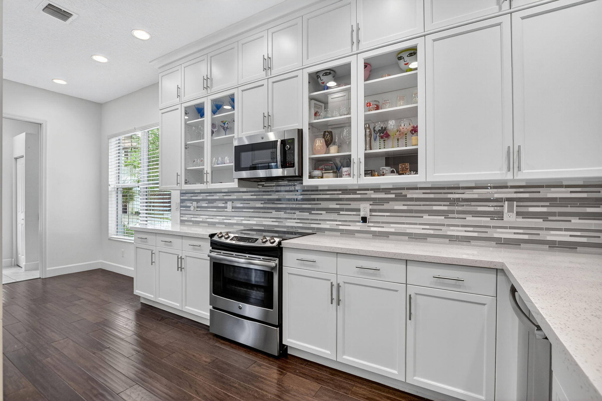 POINTE 100 CONDO - Residential Lease