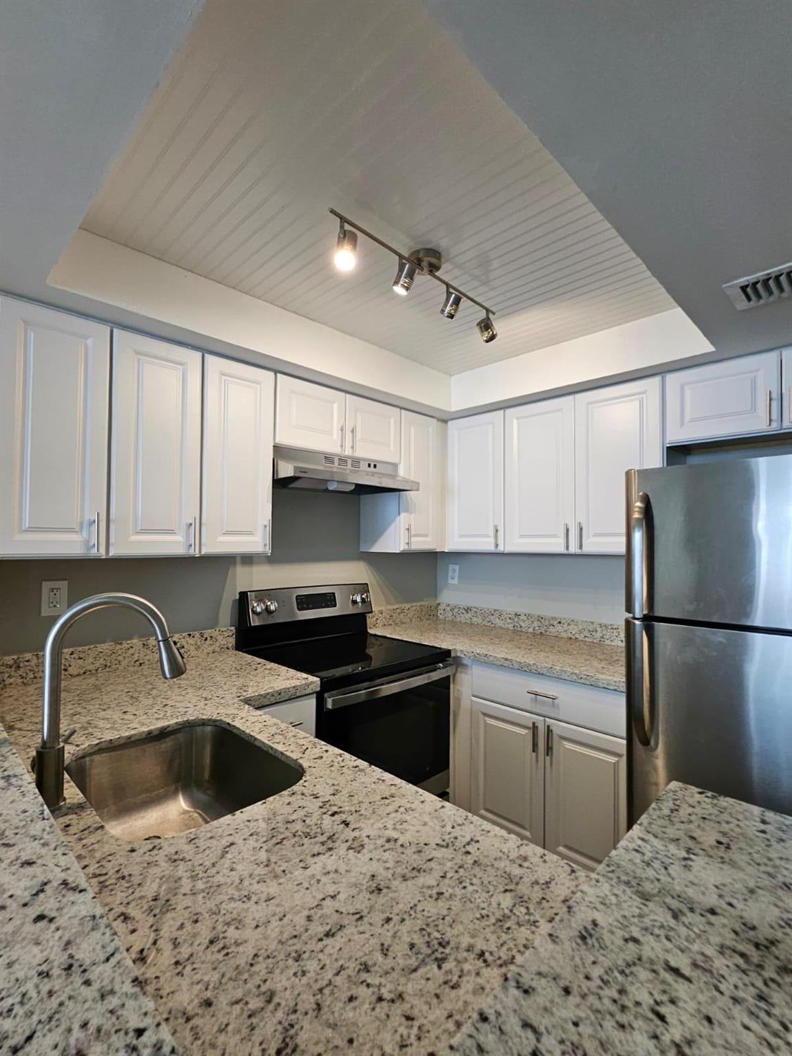 CLEAR LAKE CLUB CONDO - Residential Lease