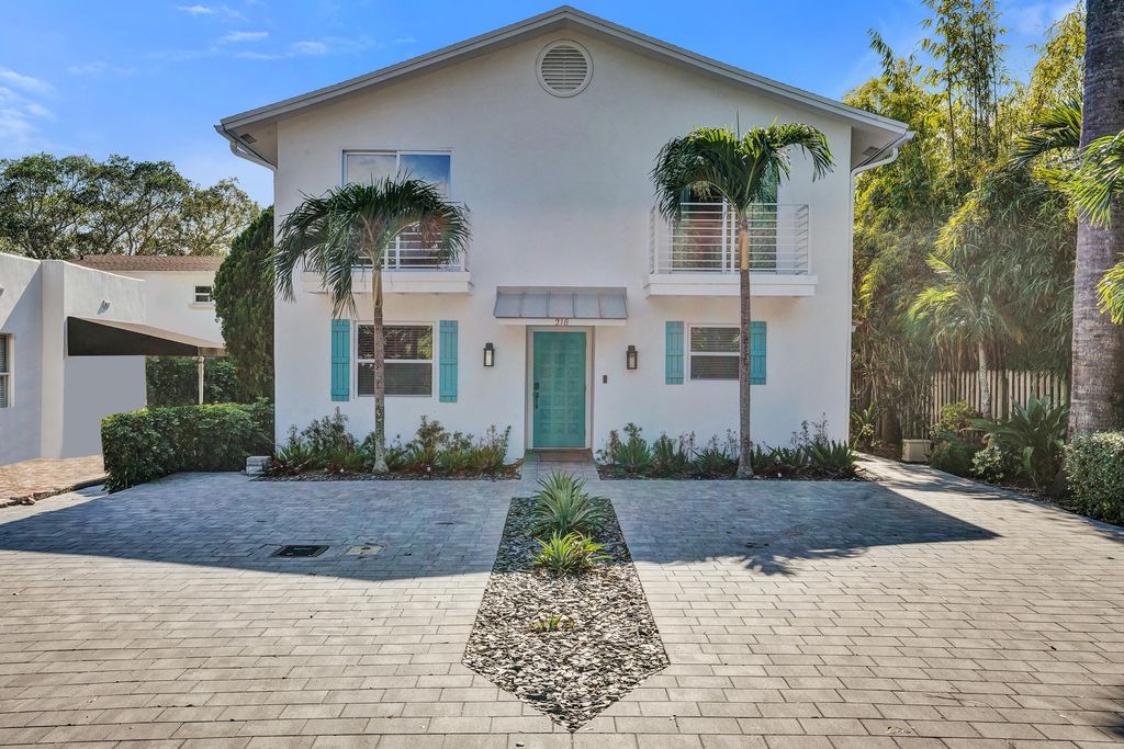 Photo of 218 NE 10th Street, Delray Beach, FL 33444 (MLS # R11152829)