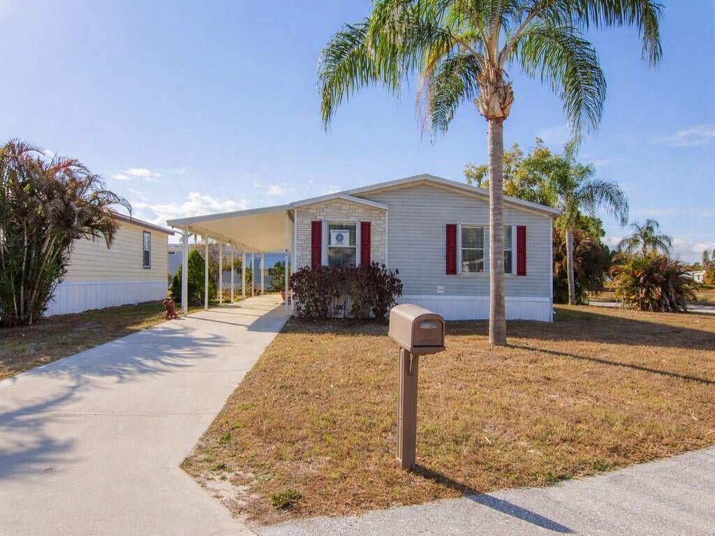 Photo of 43 Montilla Way, Port Saint Lucie, FL 34952 (MLS # B26071362)