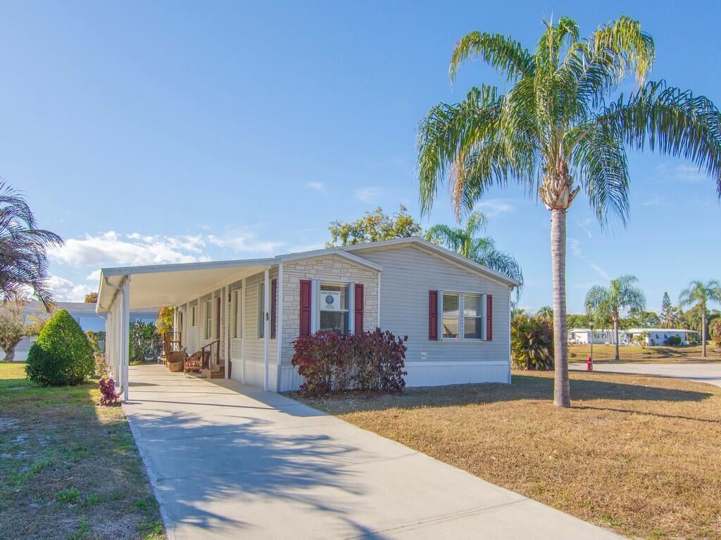 Photo of 43 Montilla Way, Port Saint Lucie, FL 34952 (MLS # B26071362)