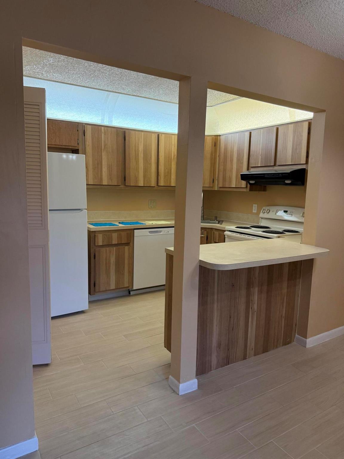 PINE RIDGE SOUTH III COND - Residential Lease