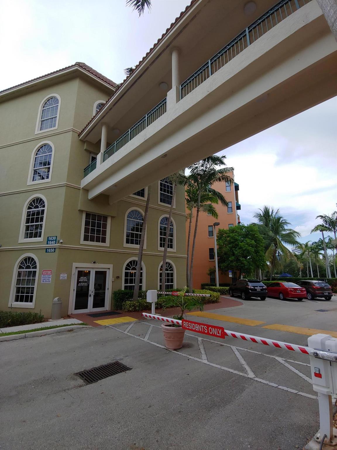 1620 Presidential Way 106