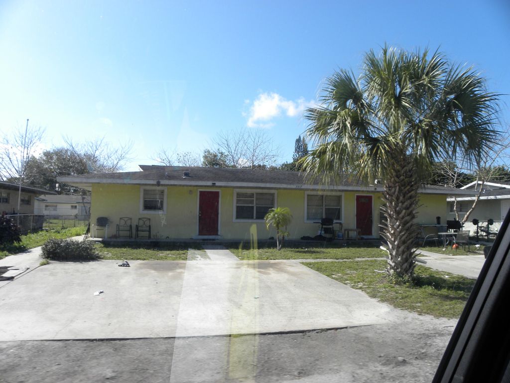 Photo of 3417 S 7th Street, Fort Pierce, FL 34982 (MLS # R10782092)