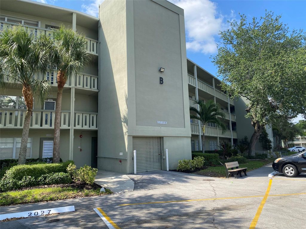 Photo of 2025 Berkshire B #2025, Deerfield Beach, FL 33442 (MLS # F10505168)