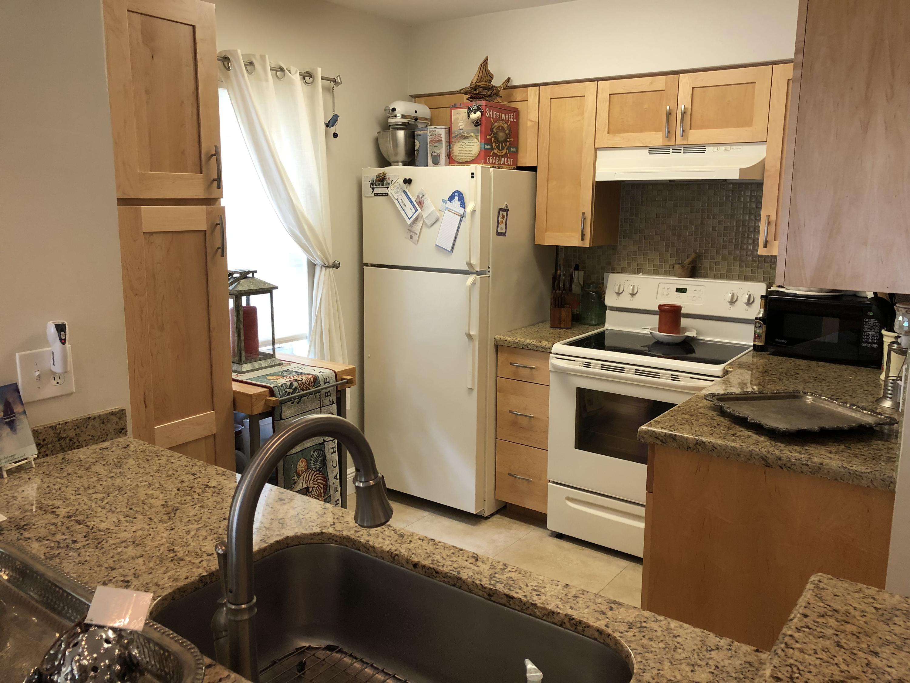 BAY REACH CONDO - Residential