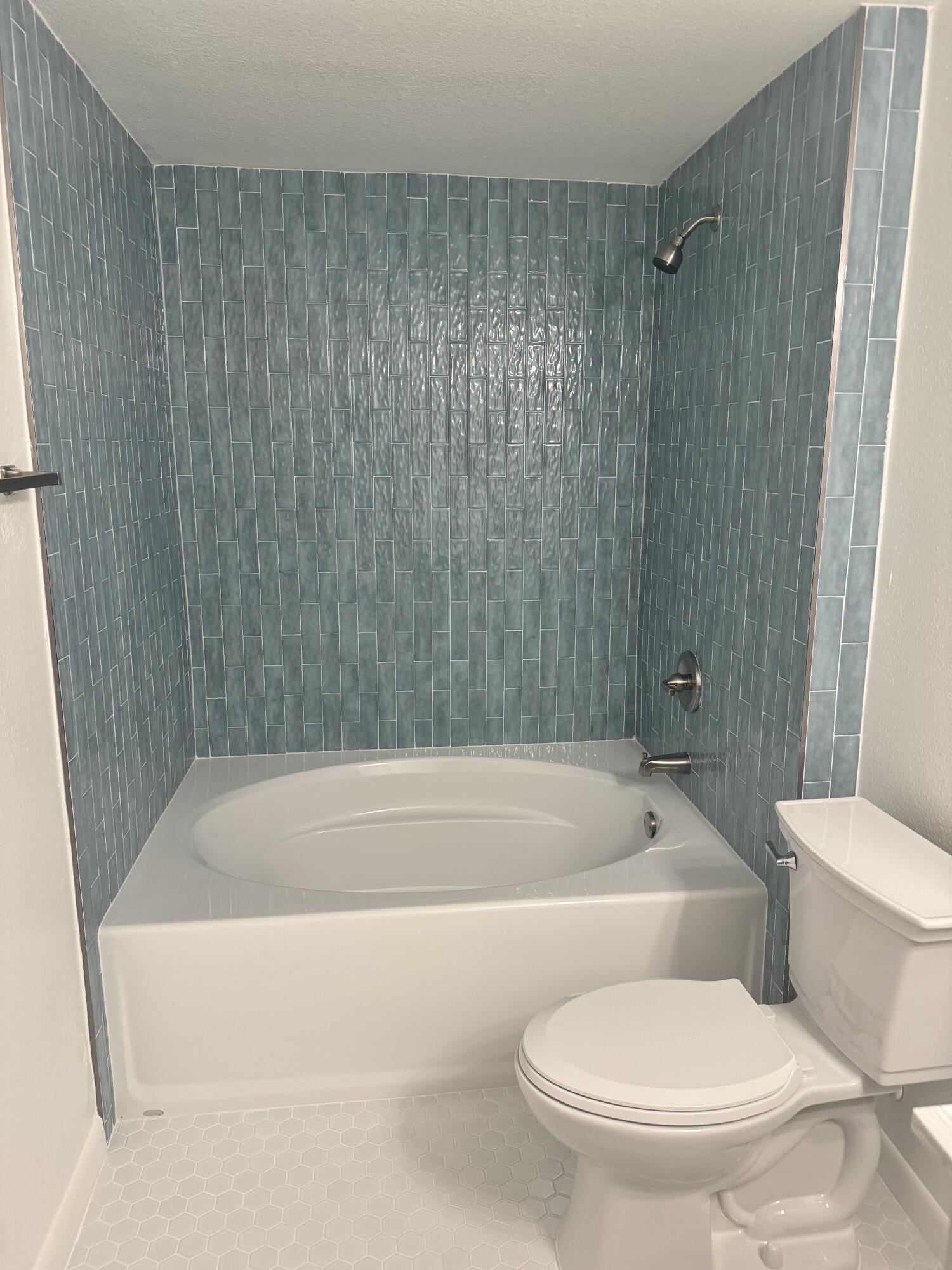 VILLAS AT EMERALD DUNES CONDO - Residential Lease