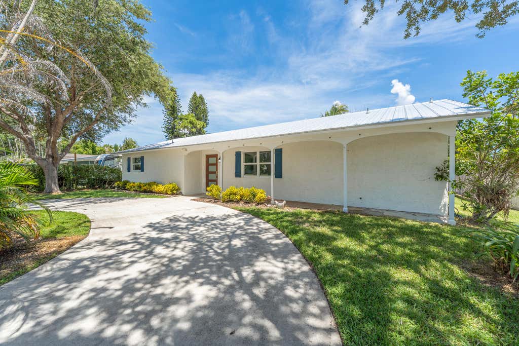 Photo of 871 SW 37TH Terrace, Palm City, FL 34990 (MLS # B26063898)