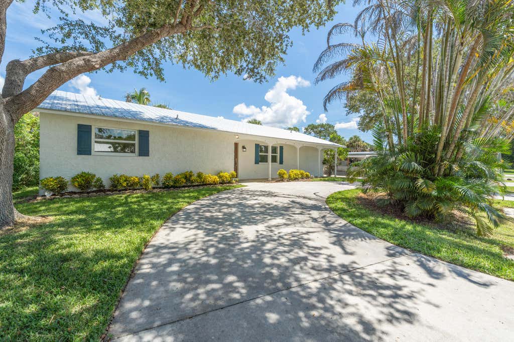 Photo of 871 SW 37TH Terrace, Palm City, FL 34990 (MLS # B26063898)