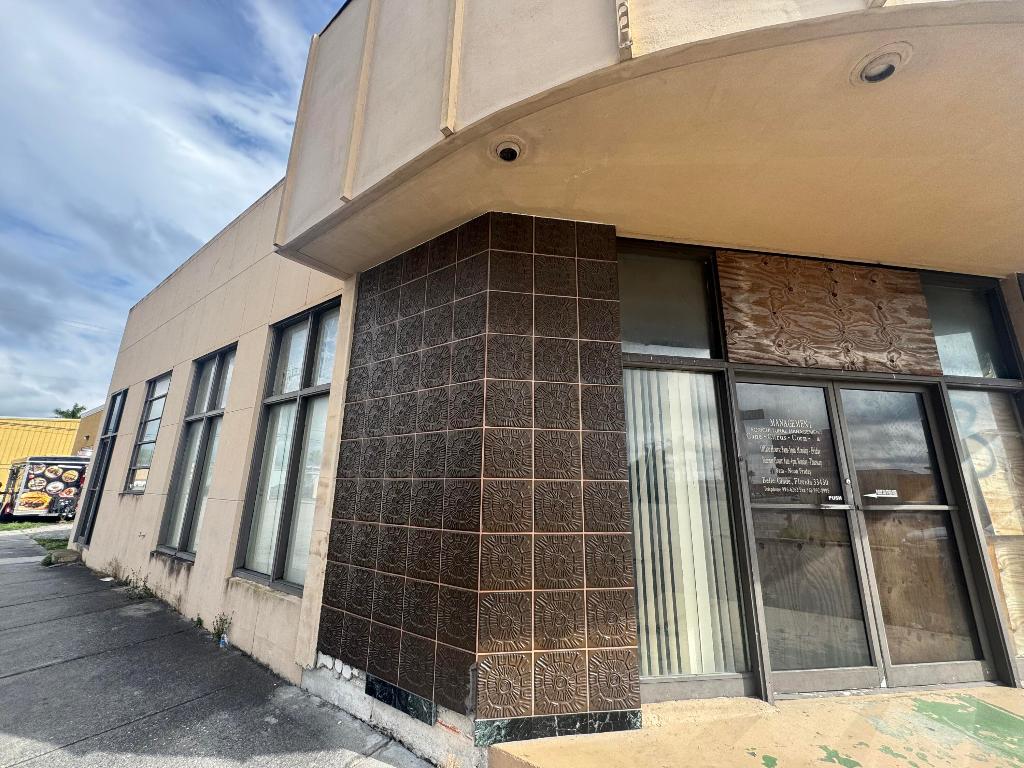 View photos, virtual tours, details... 40 SW Avenue B Avenue