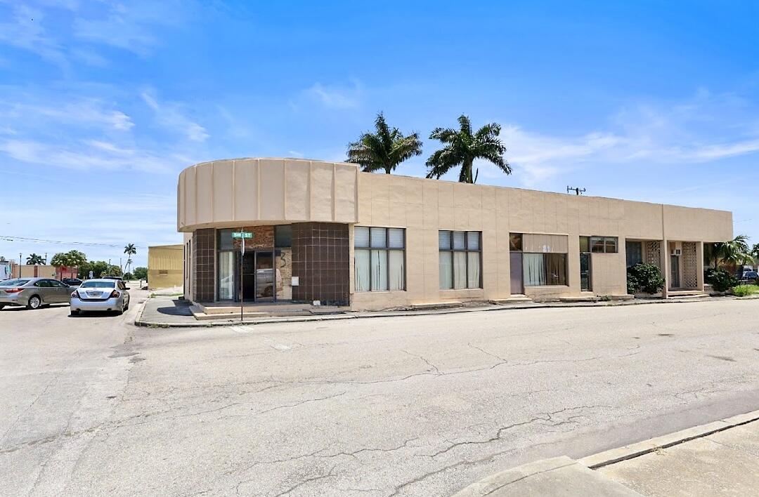 View photos, virtual tours, details... 40 SW Avenue B Avenue