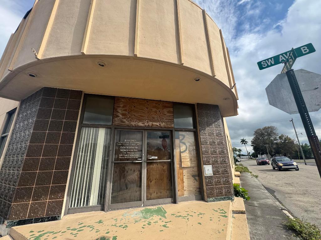 View photos, virtual tours, details... 40 SW Avenue B Avenue