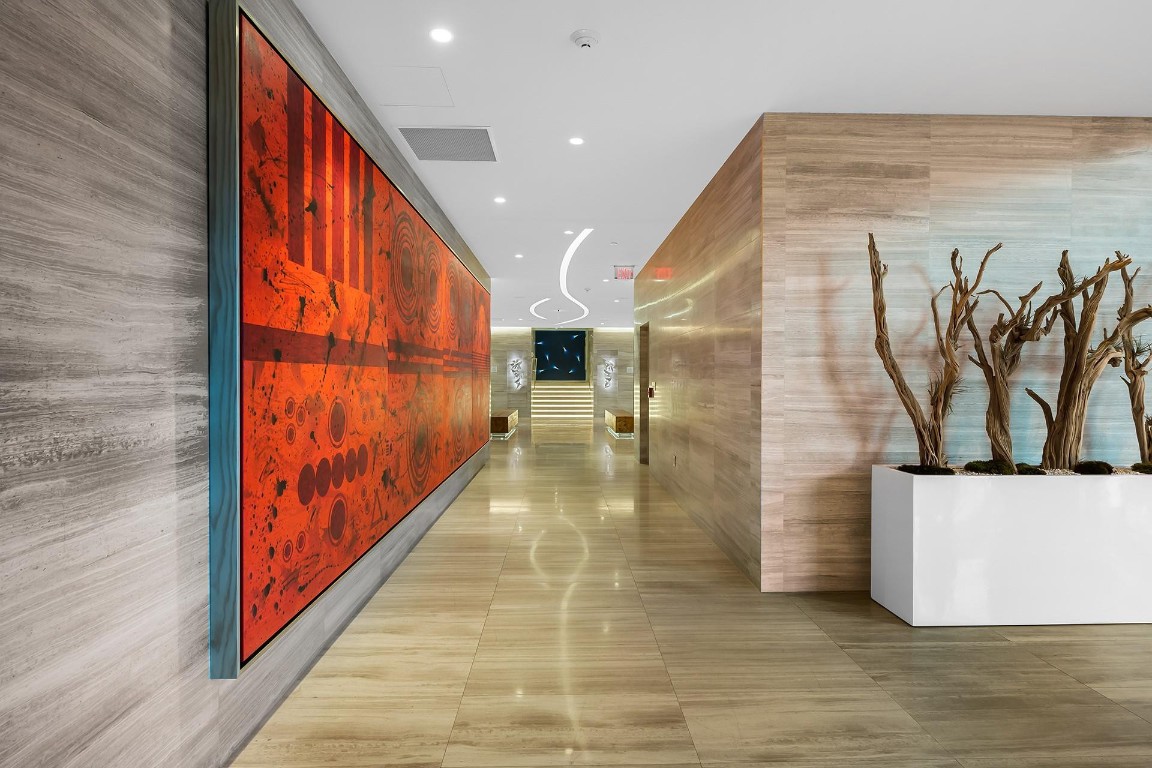 PARAMOUNT FT LAUDERDALE C - Residential