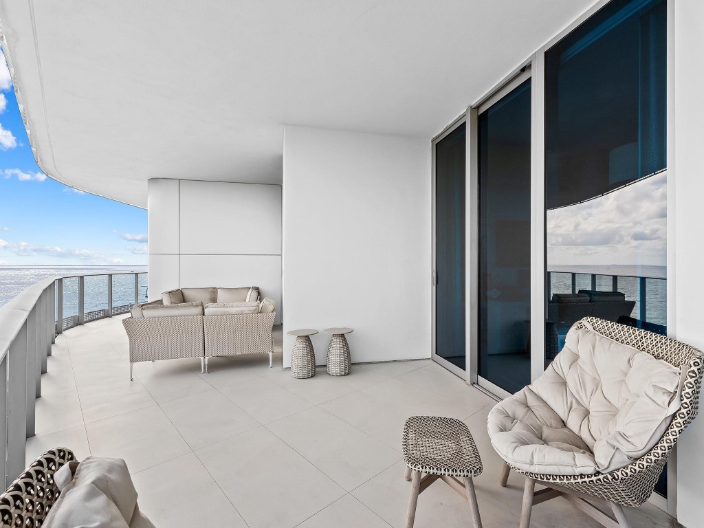 PARAMOUNT FT LAUDERDALE C - Residential