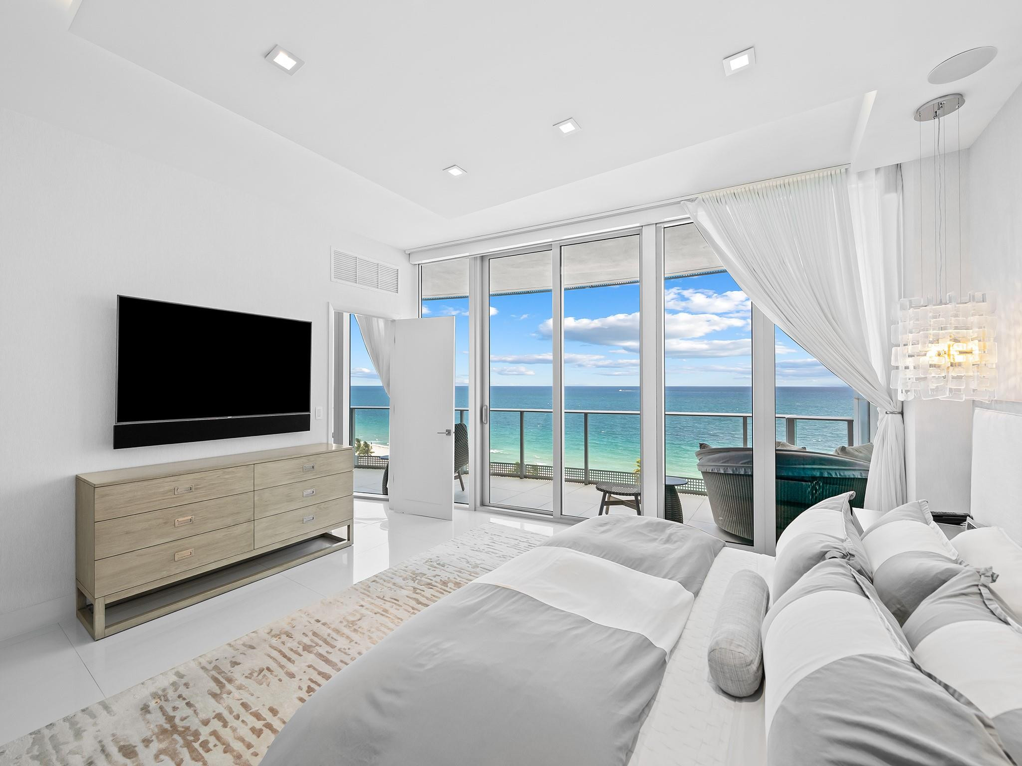 PARAMOUNT FT LAUDERDALE C - Residential