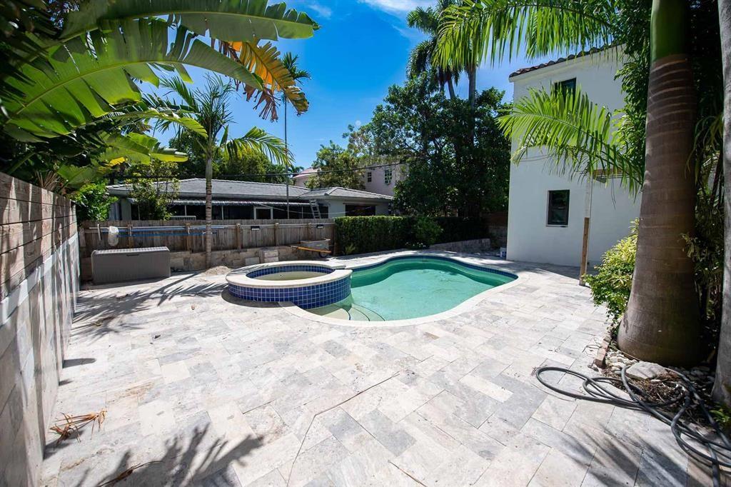 Discover an Incredible Opportunity in Miami Beach!**
Don’t miss your chance to own this spacious 4-bedroom, 4-bathroom home, offering 2,621 square feet of living space on a generous 6,000-square-foot lot!
Key Features:
-Updated Kitchen: Enjoy a brand-new kitchen with modern finishes, perfect for culinary enthusiasts.
-New Flooring: Fresh, contemporary flooring throughout adds to the home's appeal.
-Prime Location: Conveniently located near Miami Port, Miami Airport, and Mount Sinai Hospital, ensuring easy accessibility.
-Investment Potential Positioned in a highly sought-after area, this property offers excellent investment opportunities.
- Flexible Layout: Spacious design adaptable to various lifestyle needs.