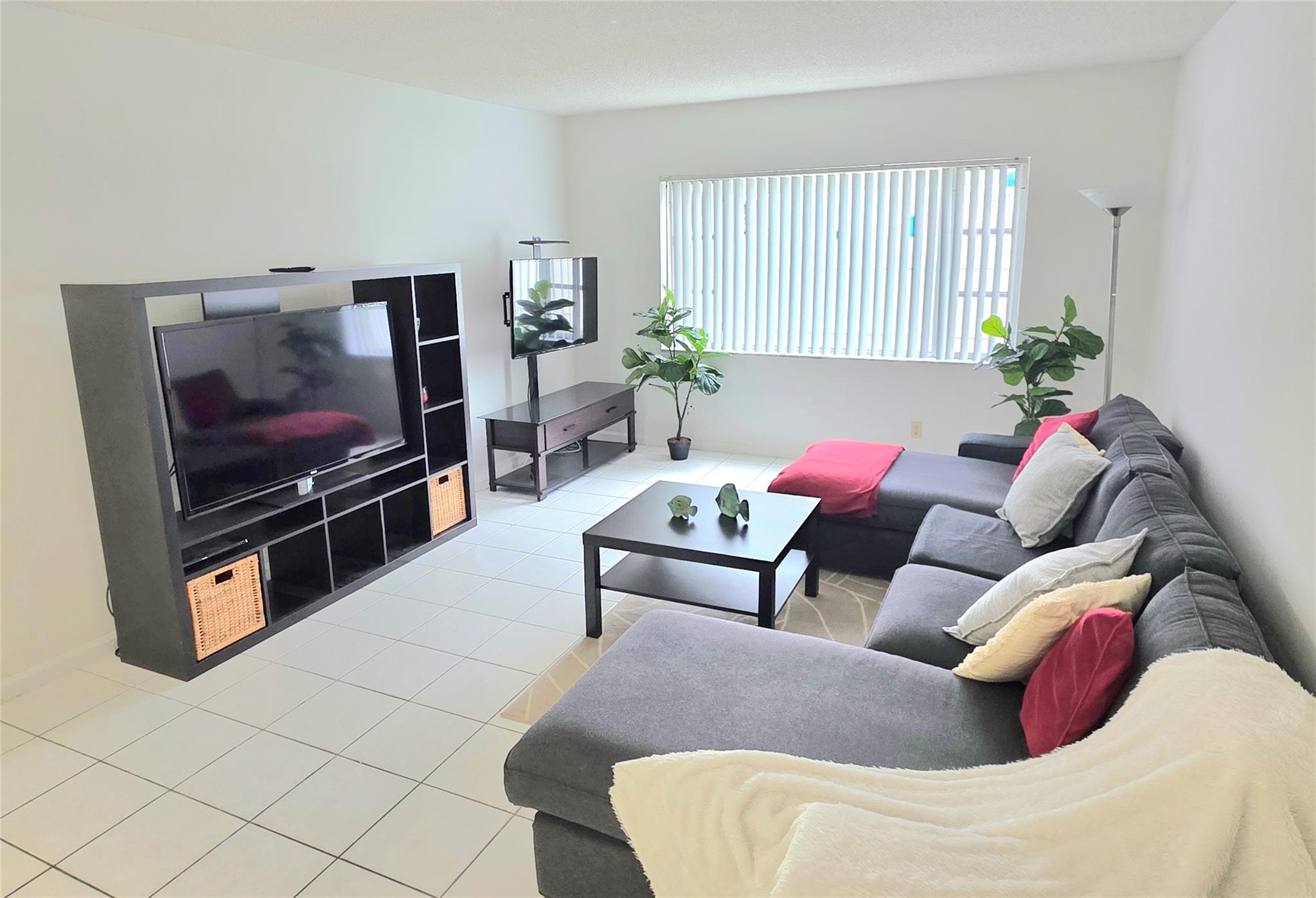 2230 NE 56th Place 208