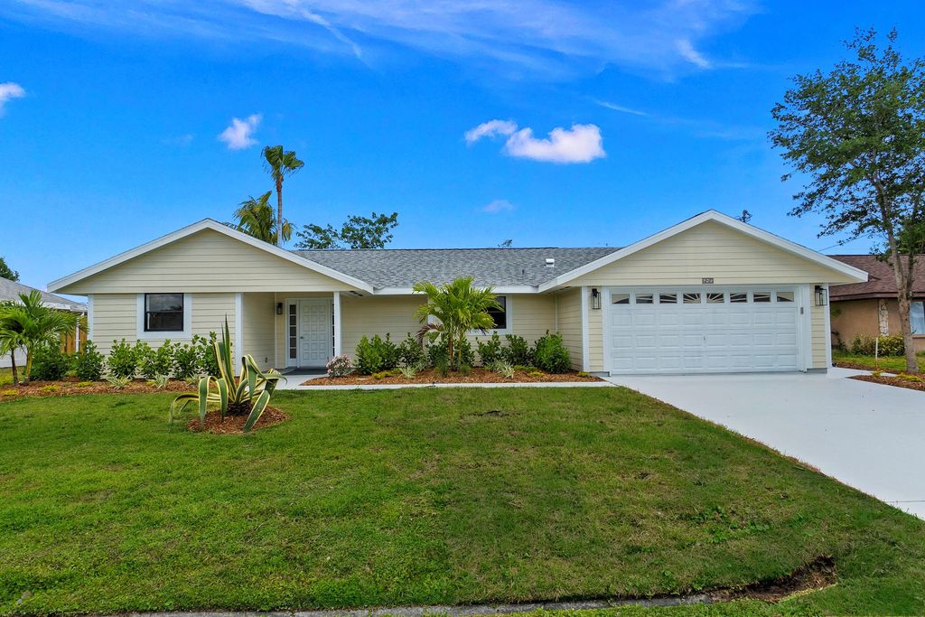 Photo of 643 SE Crescent Avenue Ave, Port St Lucie, FL 34984 (MLS # R10805681)