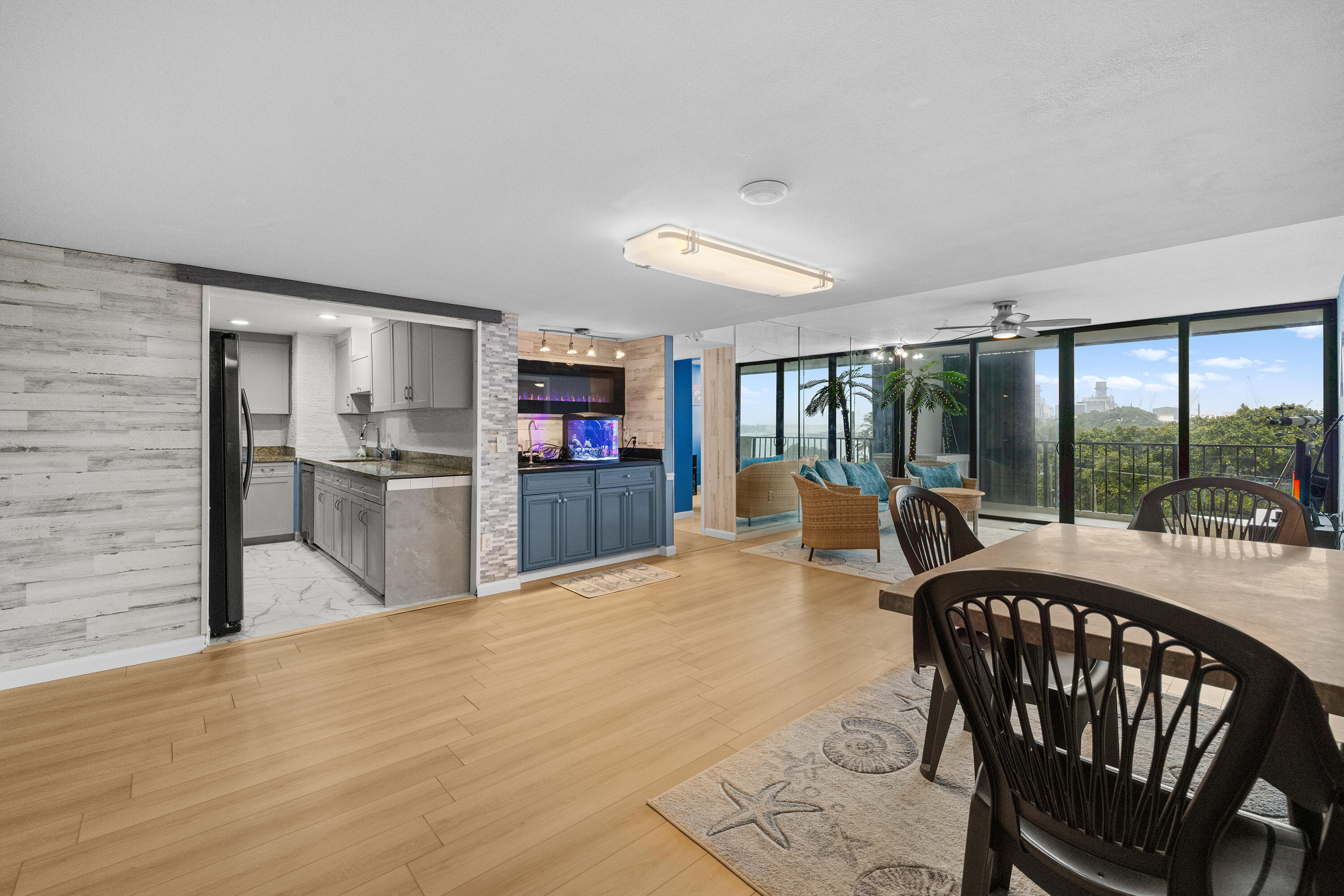 PALM BEACH HOUSE CONDO - Residential