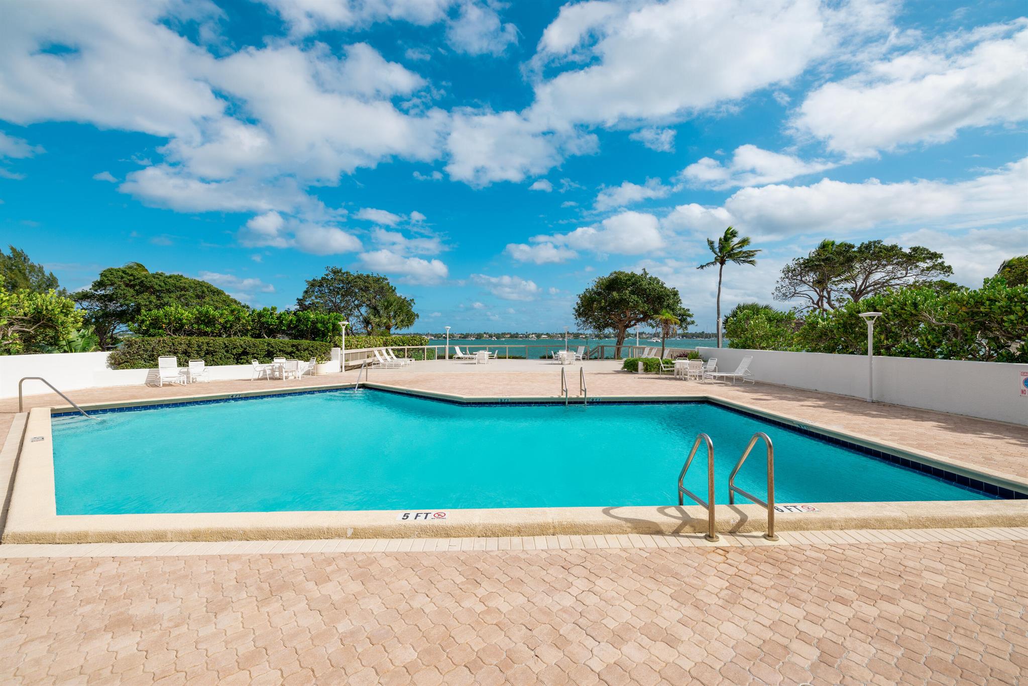 PALM BEACH HOUSE CONDO - Residential