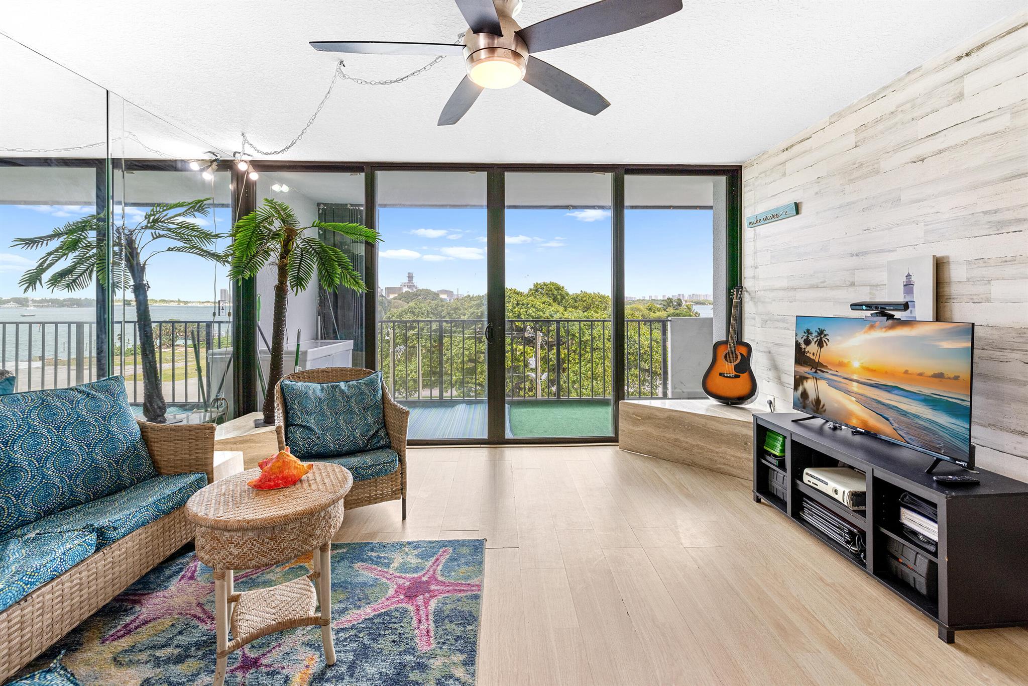 PALM BEACH HOUSE CONDO - Residential