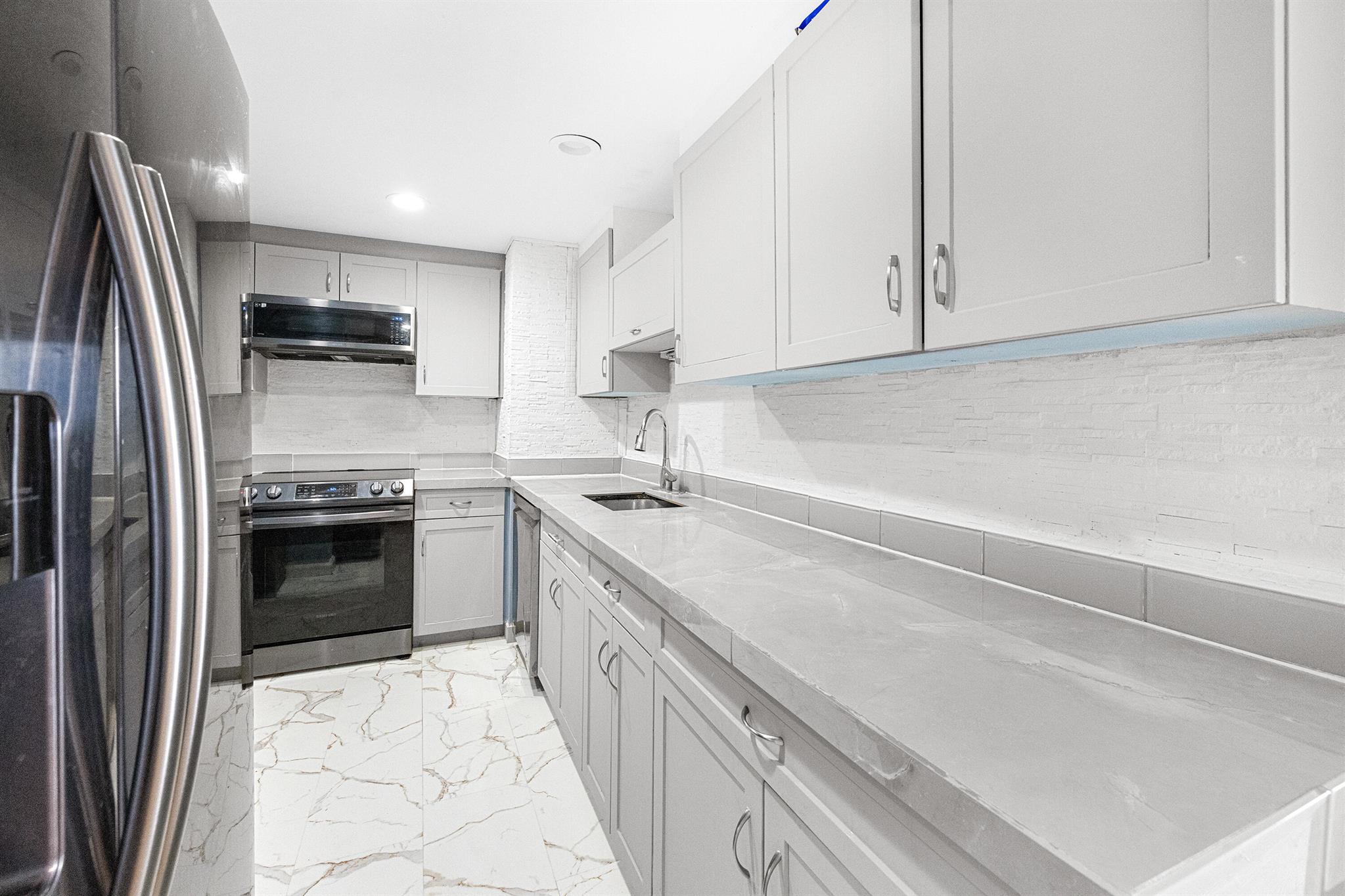 PALM BEACH HOUSE CONDO - Residential