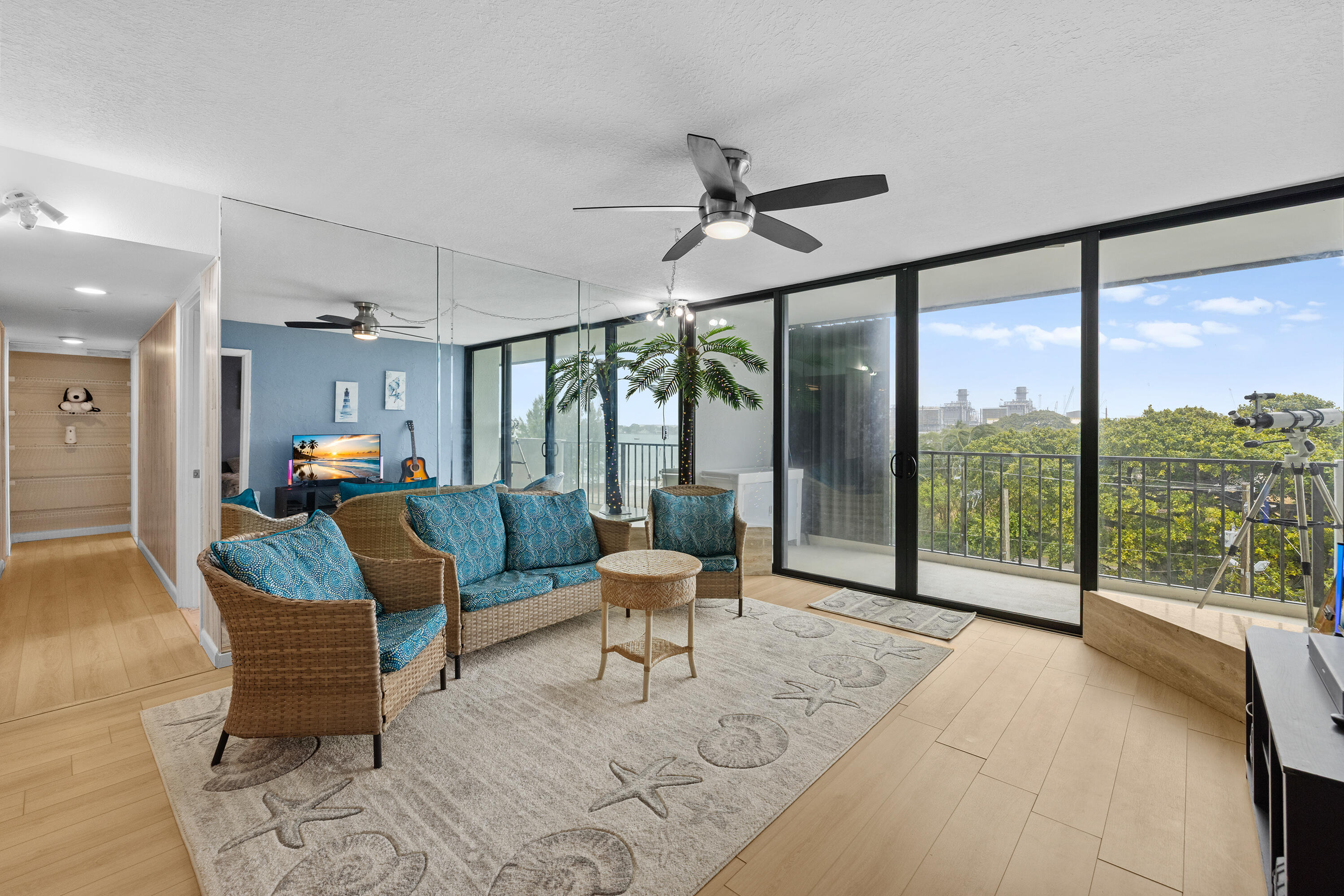 PALM BEACH HOUSE CONDO - Residential