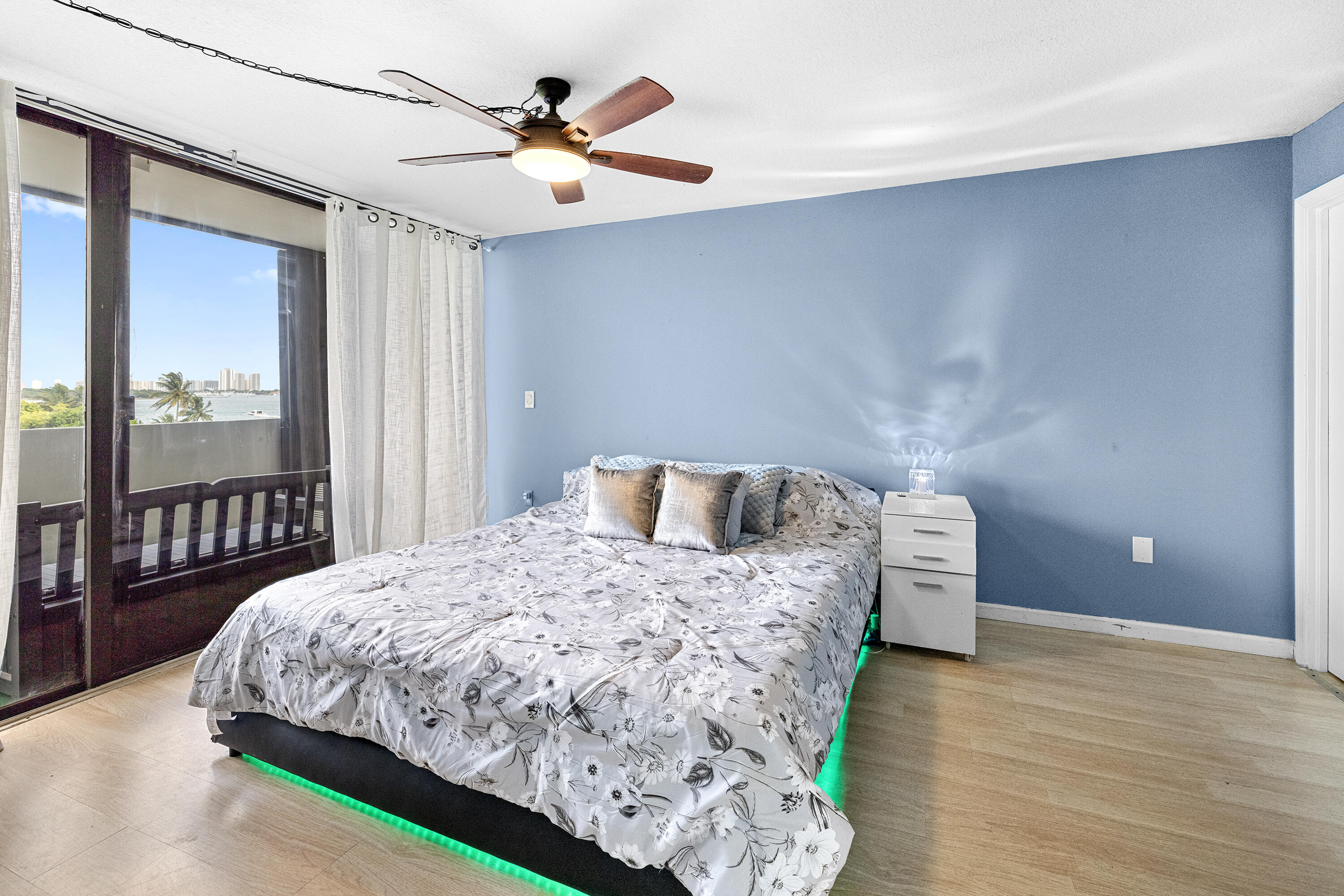 PALM BEACH HOUSE CONDO - Residential