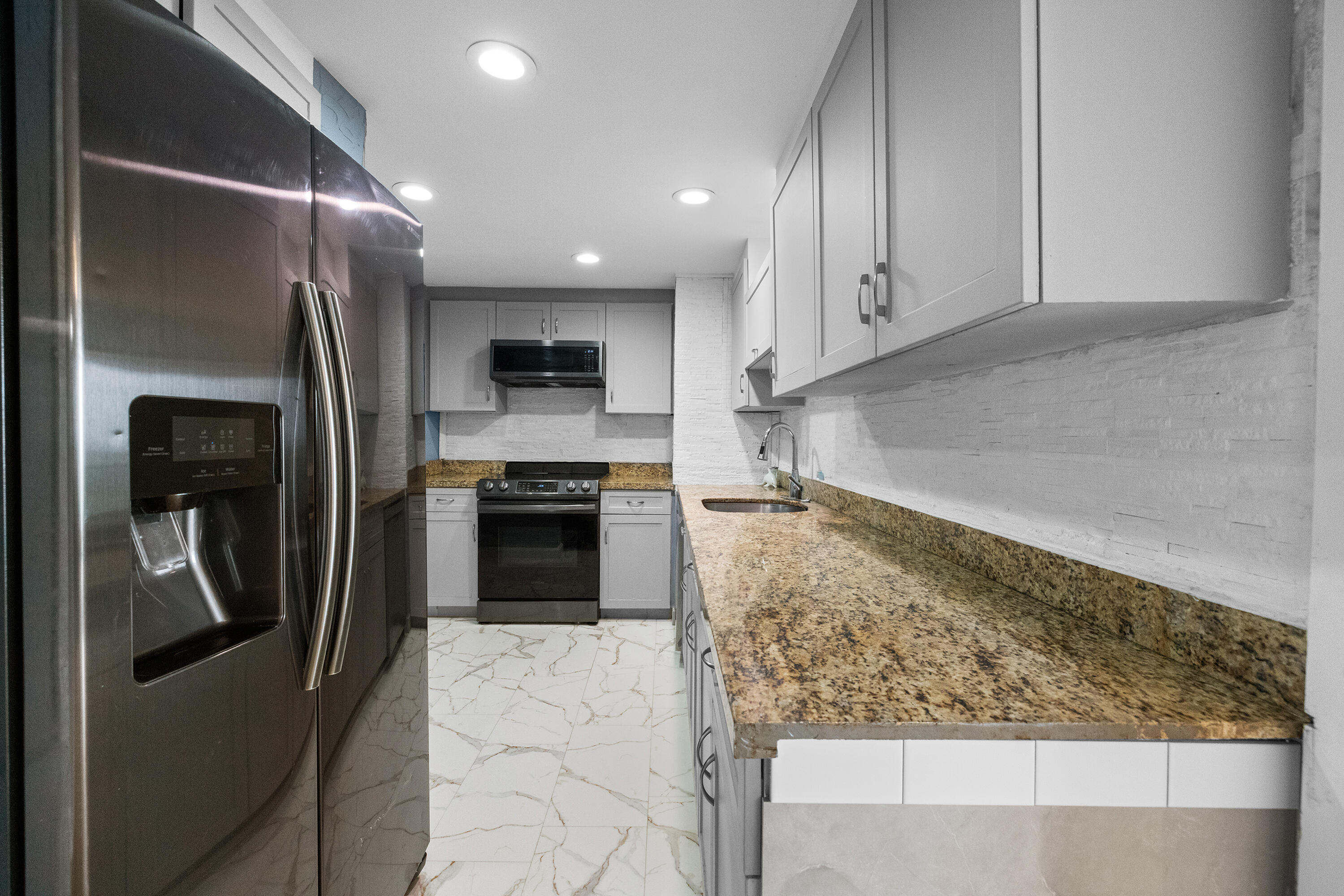 PALM BEACH HOUSE CONDO - Residential