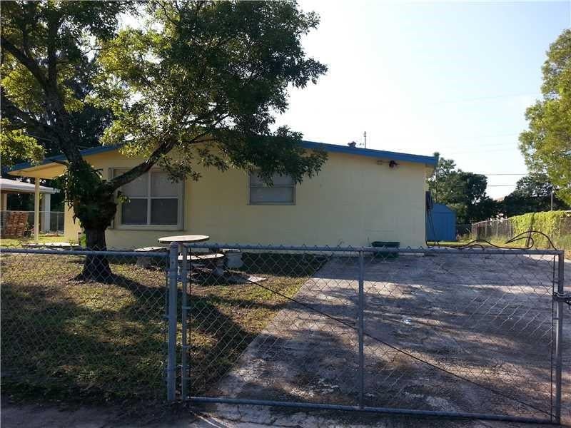 Photo of 6000 SW 39th Court, Davie, FL 33314 (MLS # B26092473)