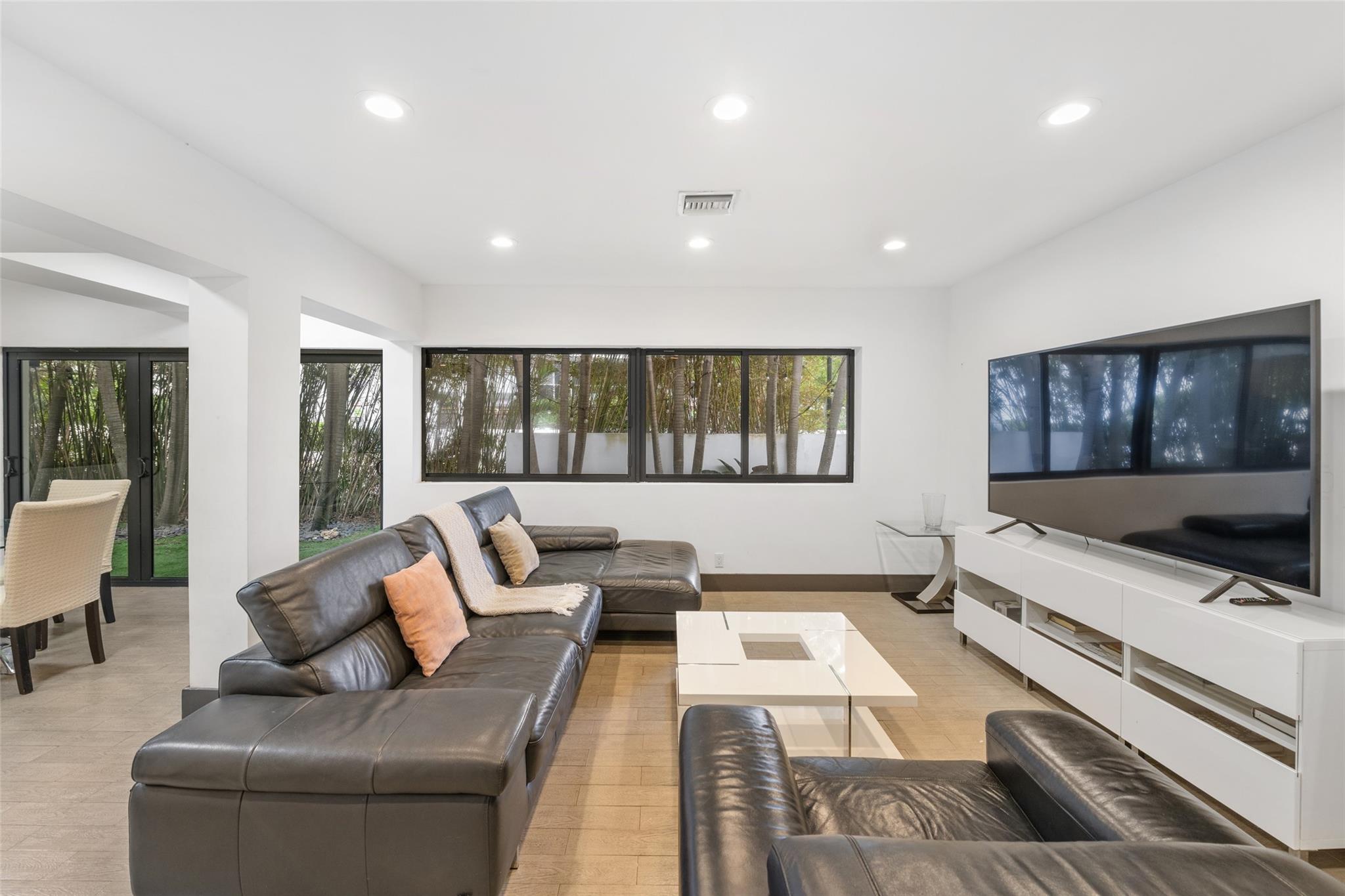 LAUDERDALE BEACH - Residential