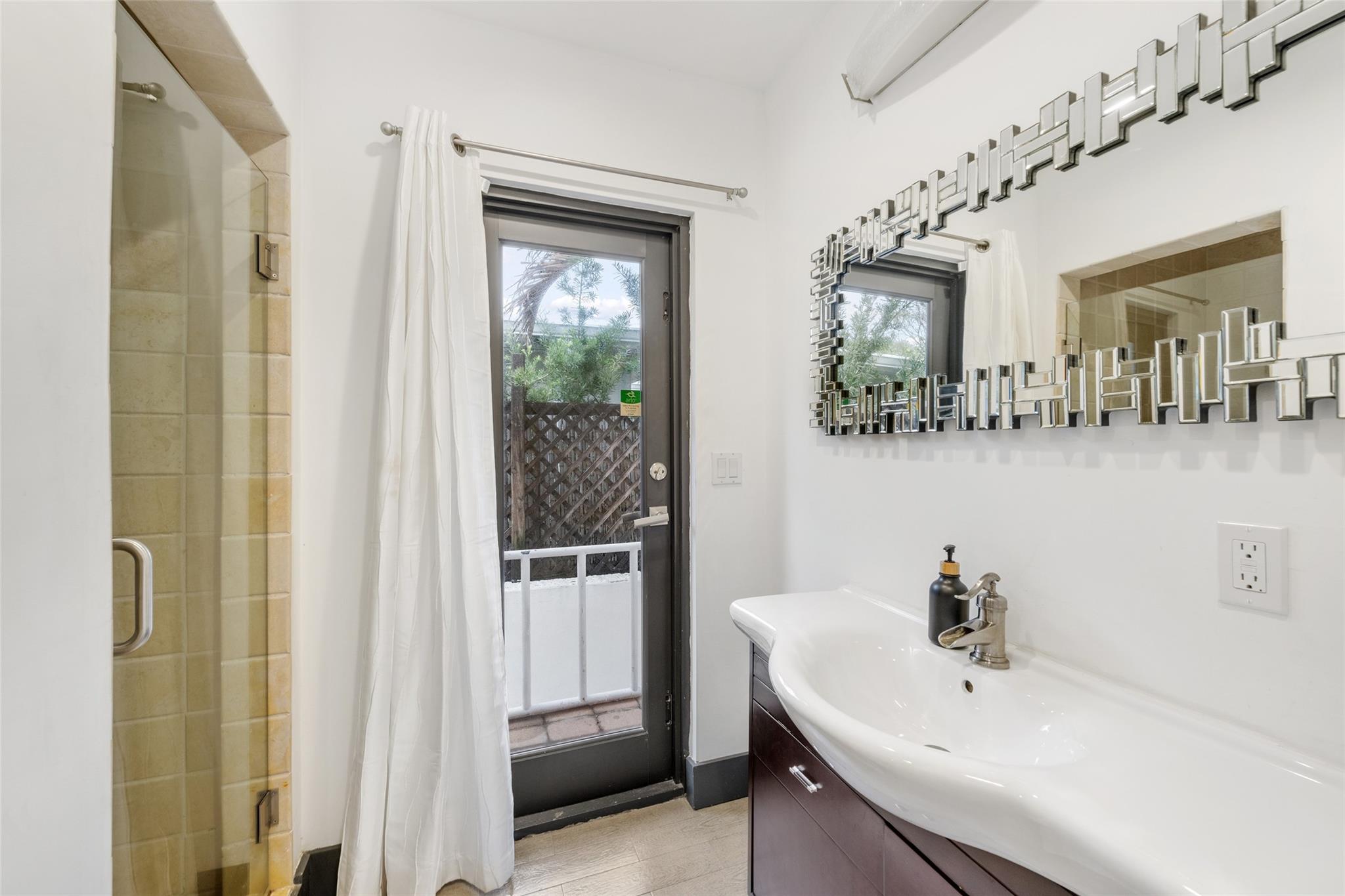 LAUDERDALE BEACH - Residential