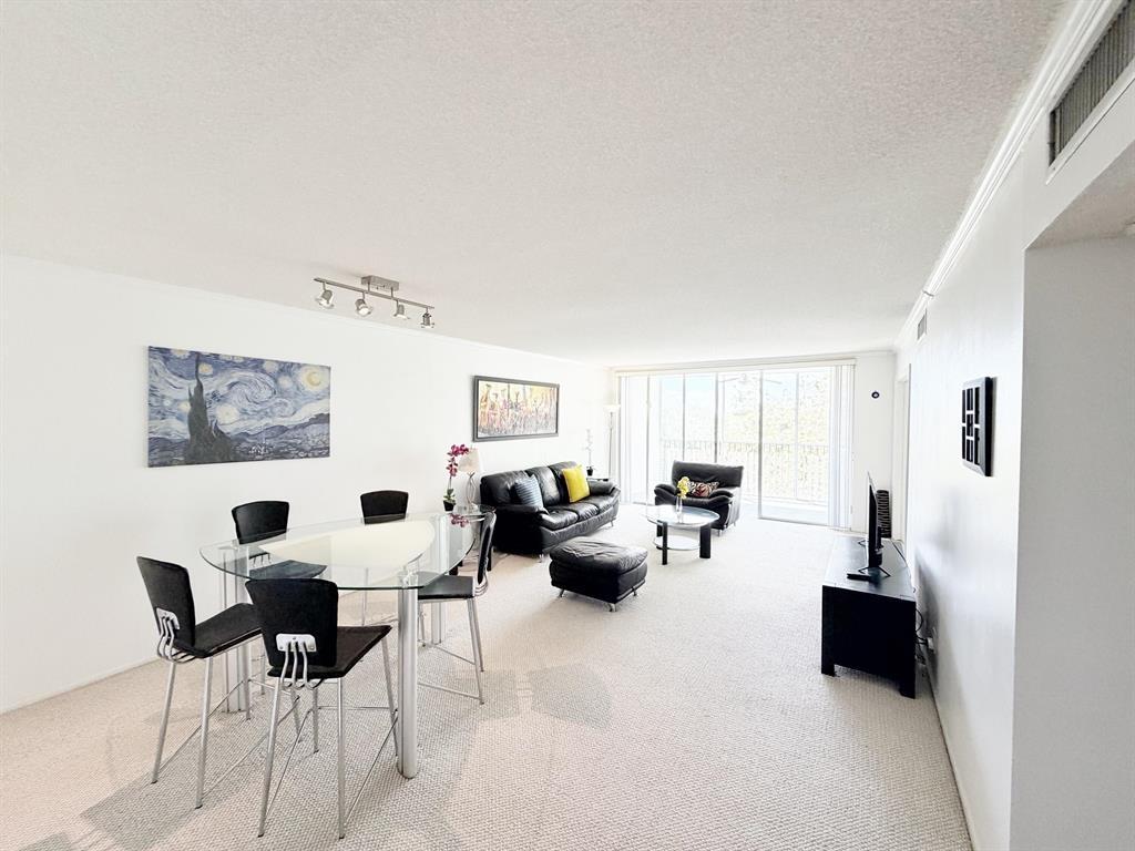 NO 22 PALM-AIRE COUNTRY CLUB - Residential