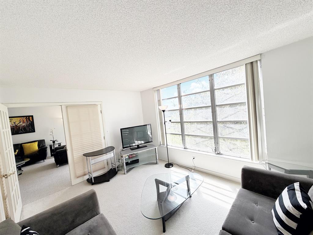 NO 22 PALM-AIRE COUNTRY CLUB - Residential