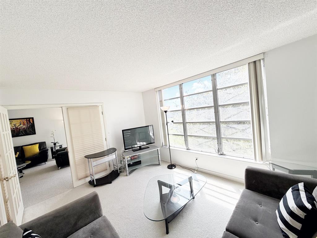 NO 22 PALM-AIRE COUNTRY CLUB - Residential