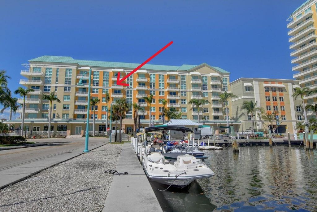 Photo of 100 NE 6th Street #605, Boynton Beach, FL 33435 (MLS # R11160701)