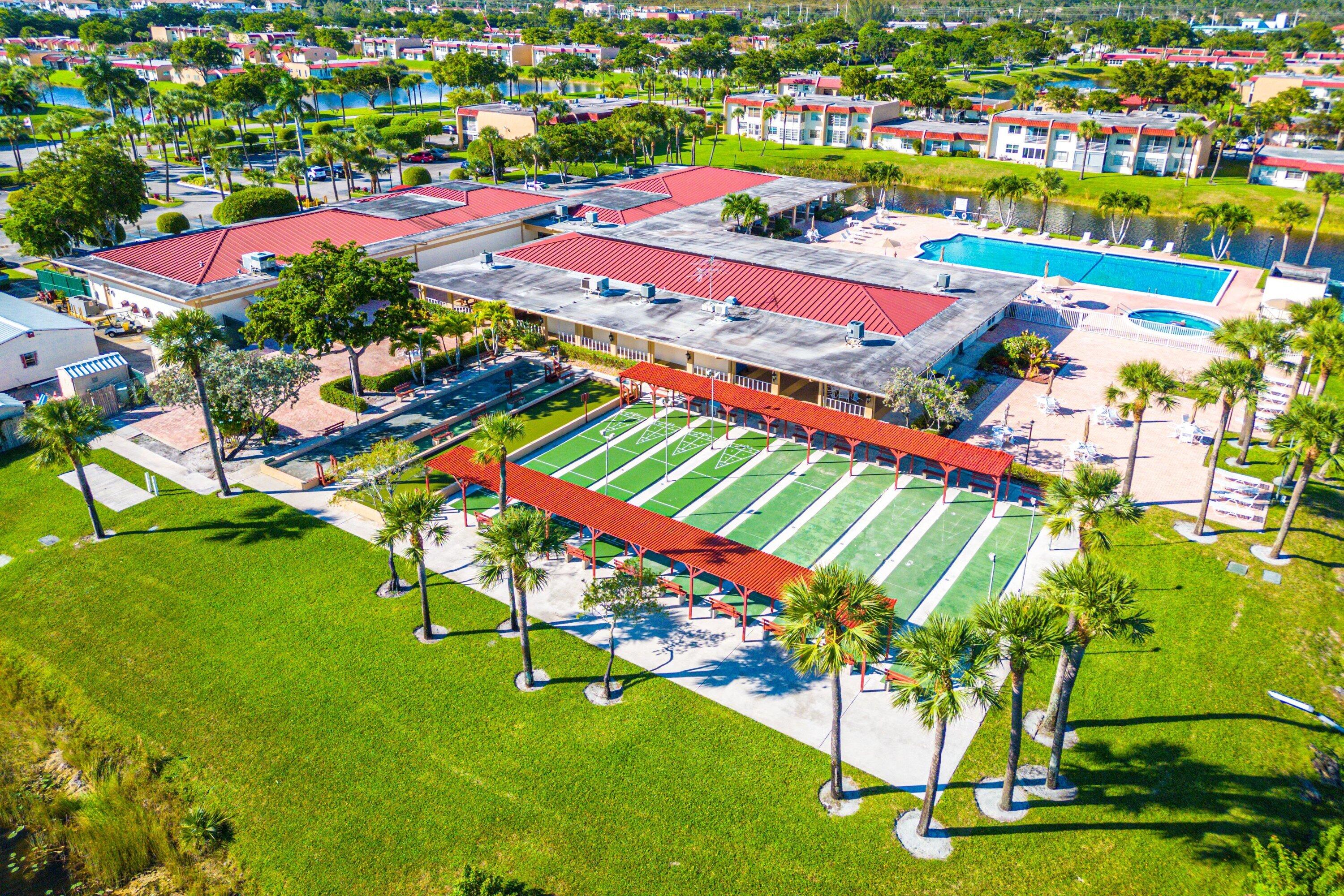 GOLDEN LAKES VILLAGE COND - Residential