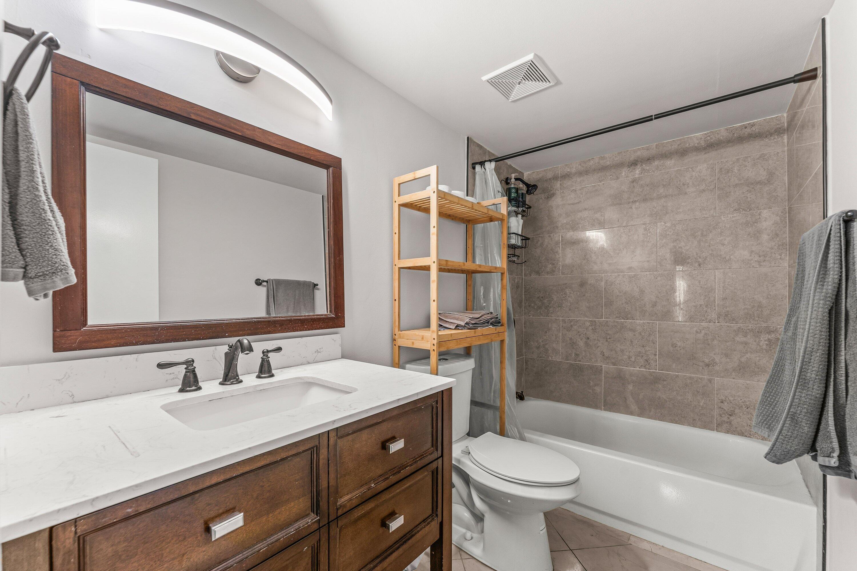 GOLDEN LAKES VILLAGE COND - Residential